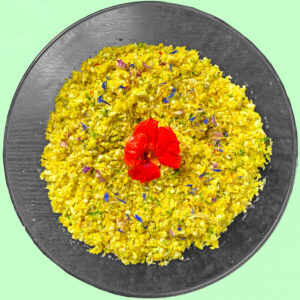 Low Carb Reis-Ersatz aus Blumenkohl - verfeinert mit frischen Kräutern und Currypulver